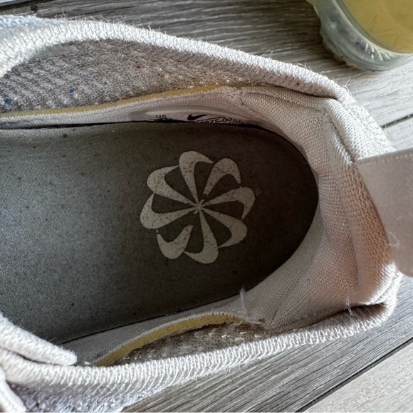 Nike Women's Air VaporMax 2021 Flyknit Shoes | Size: 7 | Pre-Owned Condition - Picture 7 of 7